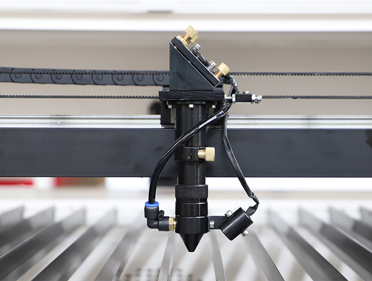 Máquina de grabado con láser no metálico-CO2 Cortador láser